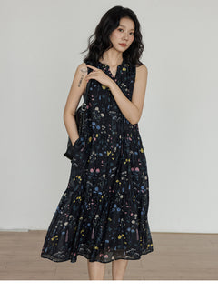 Floral printed sleeveless dress with flared hem and button details