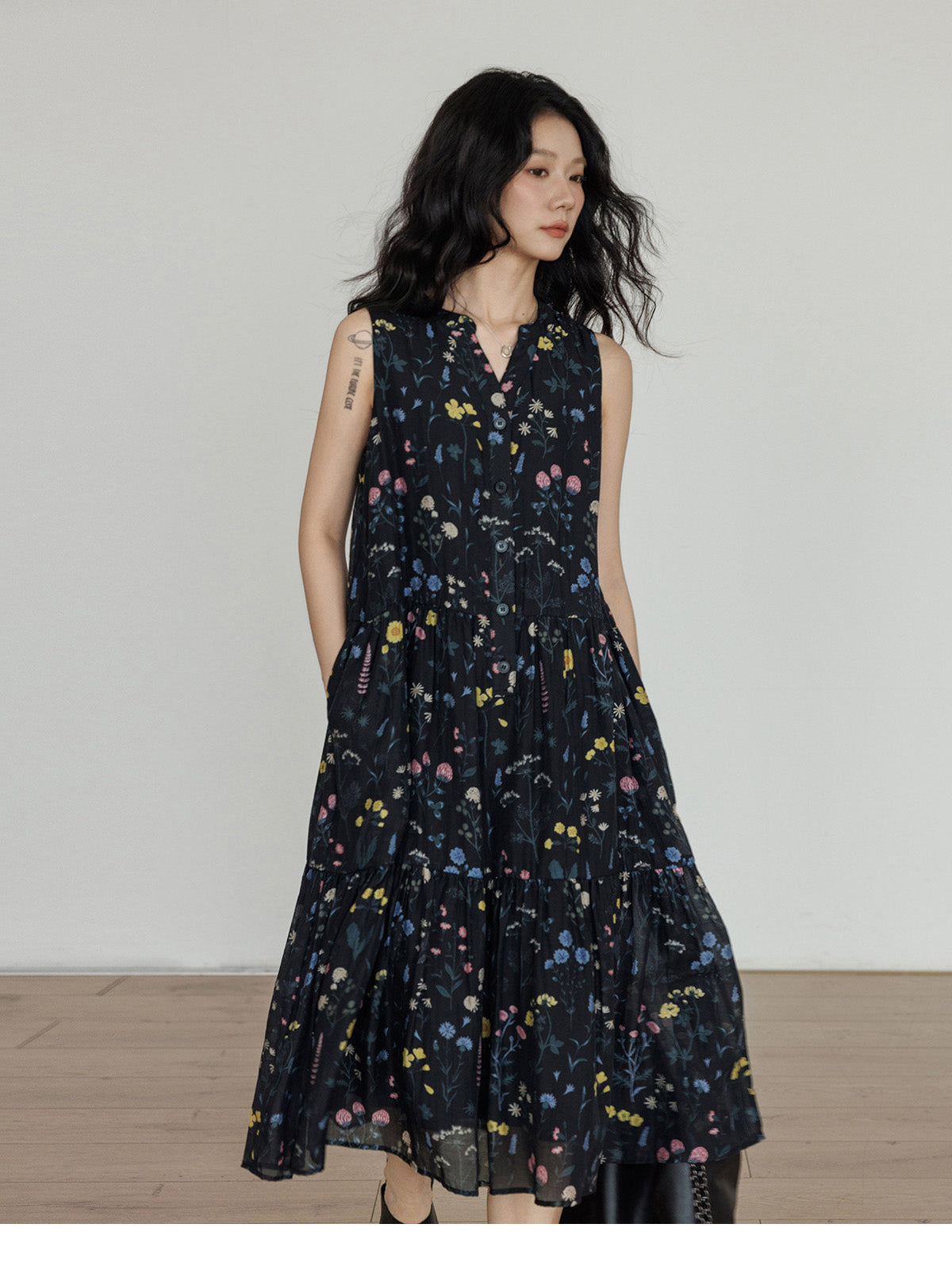 Floral pattern on a black sleeveless dress with button-front closure